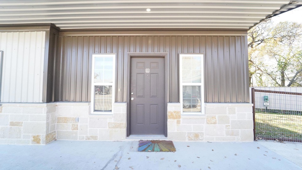 215 Price Ln unit 11, Weatherford, TX 76085 - photo 1