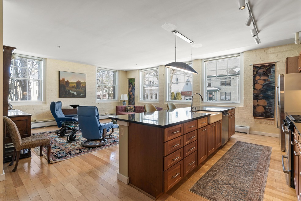 172 Falmouth St unit 1, Portland, ME 04102 - photo 1