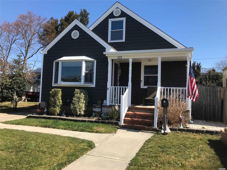 122 Deauville Pkwy, Lindenhurst, NY 11757 - photo 1