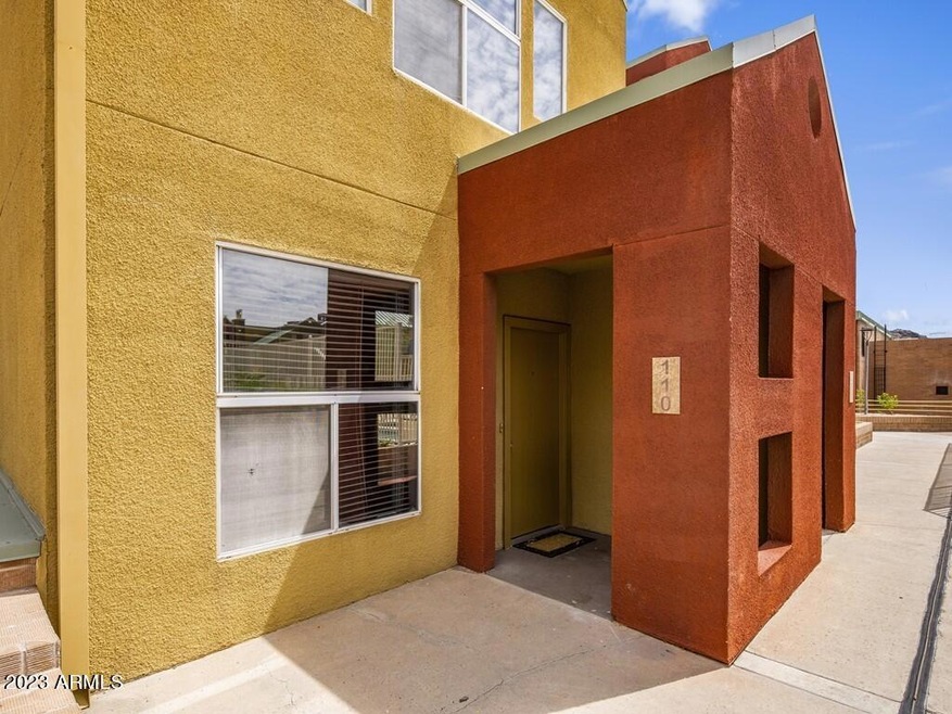 001_ENTRANCE TO UNIT