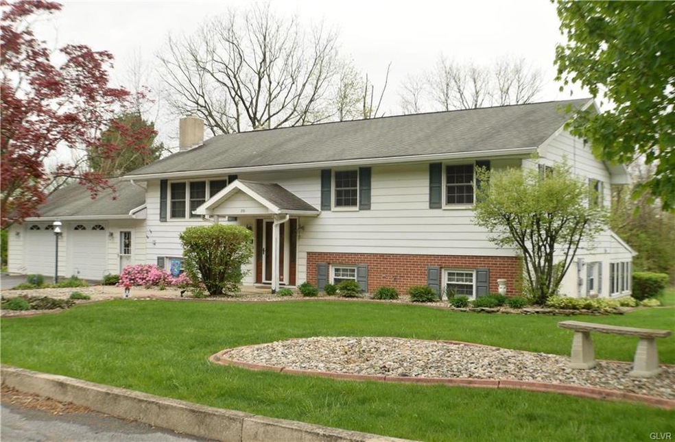 851 Maple Street... Welcome Home!