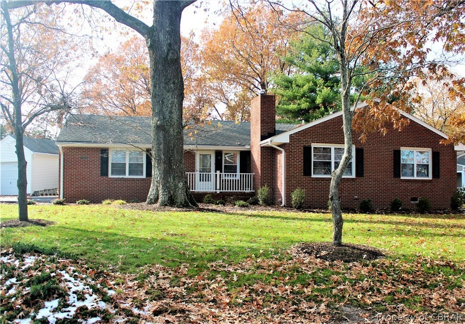 Solid brick rancher in Gloucester Point. 2,222 squ