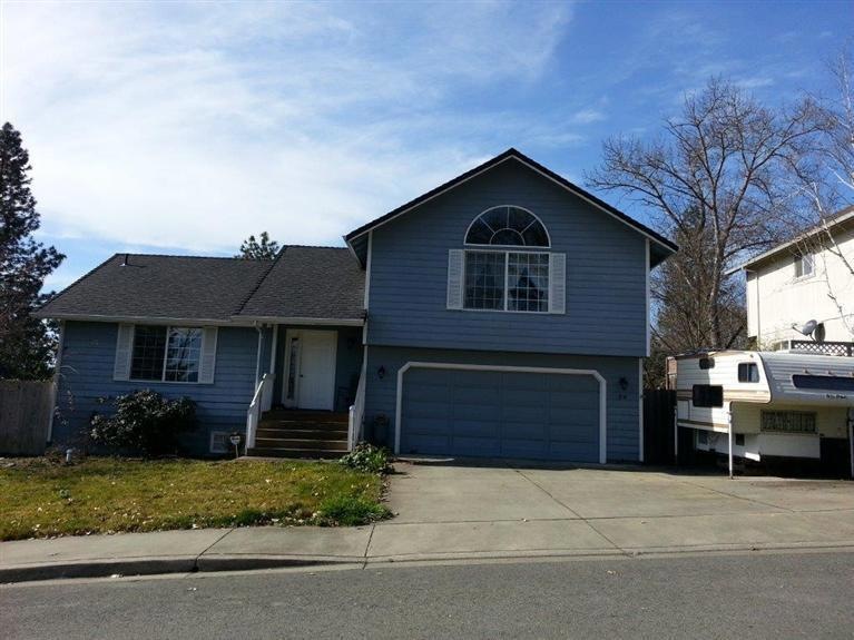 54 SW Leonard St, Grants Pass, OR 97526 - photo 1