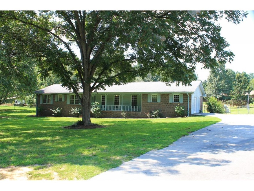 RANCH ON OVER 1 FULL ACRE