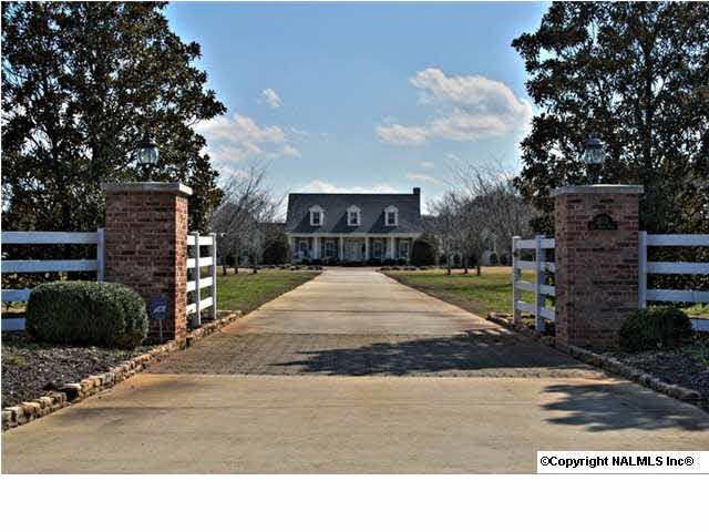 Gorgeous entrance to 16 acre country estate!
