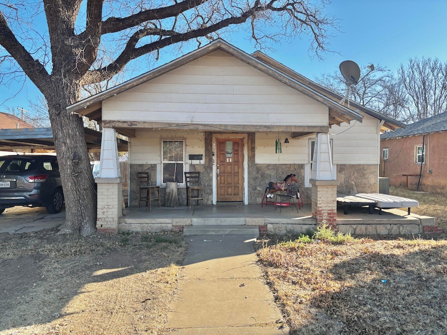 720 S 11th St, Slaton, TX 79364 - photo 1