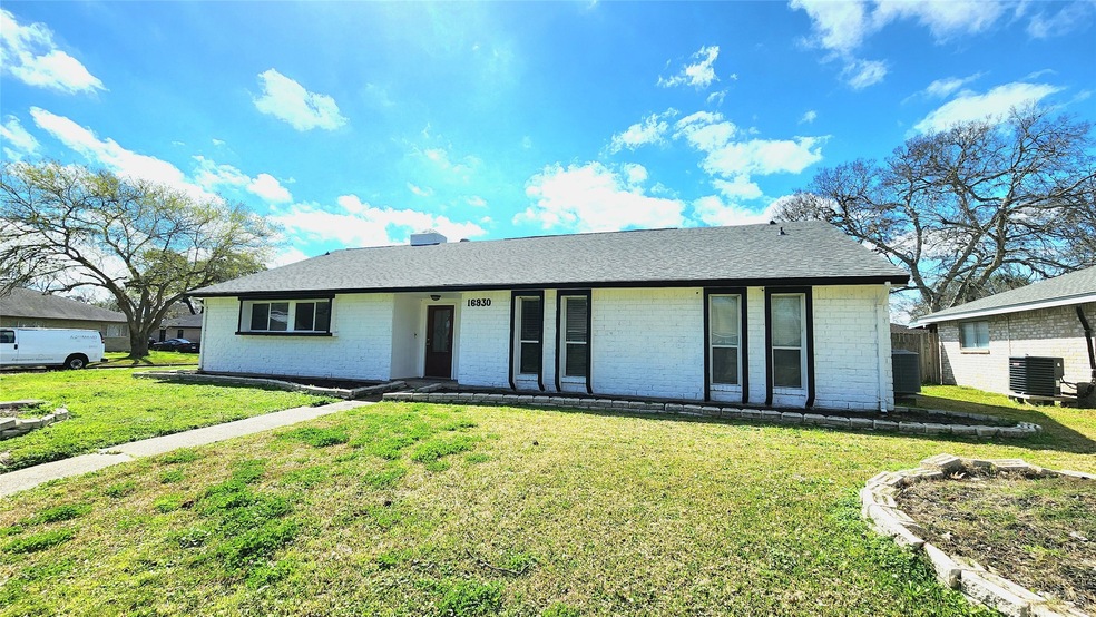 16930 Stardale Ln, Friendswood, TX 77546 - photo 1