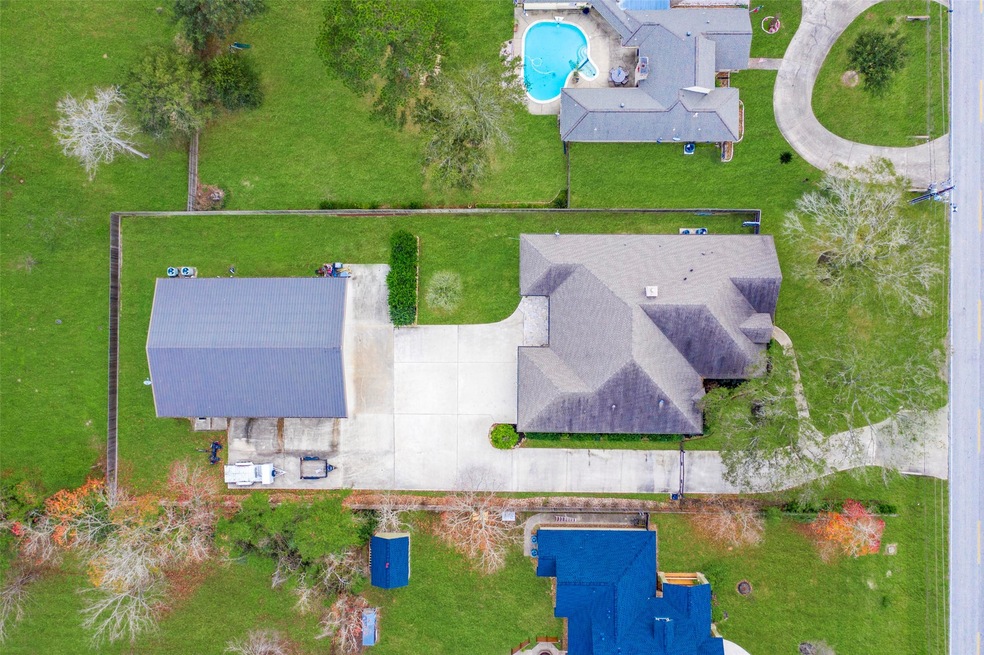 727 Baker Dr, Tomball, TX 77375 - photo 1