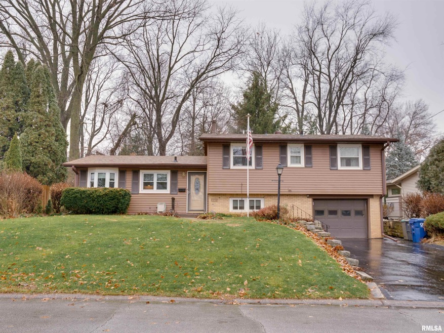 1716 Monterey Ct, Bettendorf, IA 52722 - photo 1