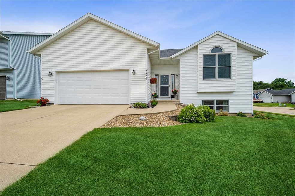 3739 Prince Dr SW, Cedar Rapids, IA 52404 - photo 1