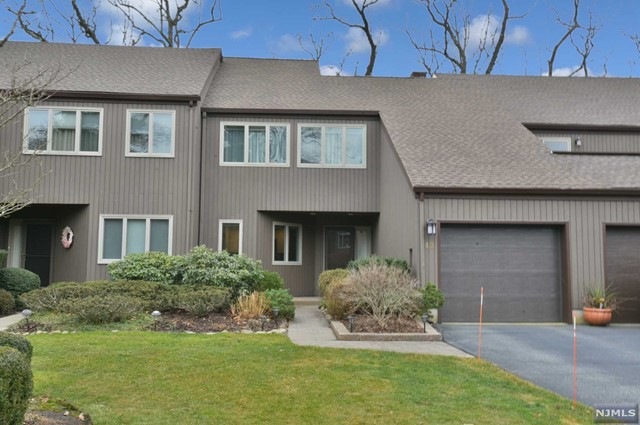 49 Indian Field Ct, Mahwah, NJ 07430 - photo 1