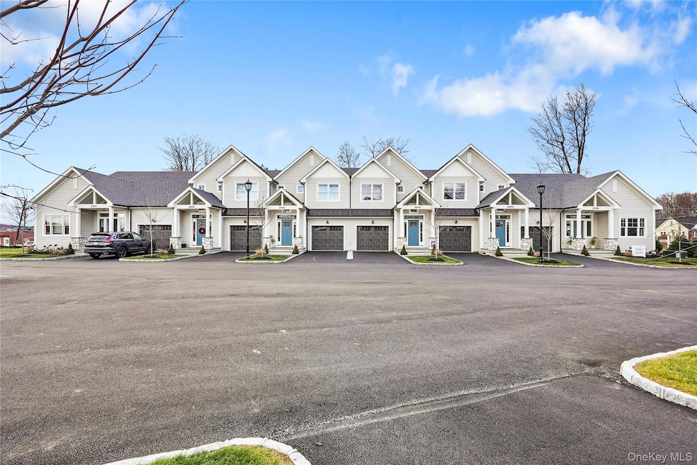 2040 Crompond Rd unit 23, Yorktown Heights, NY 10598 - photo 1
