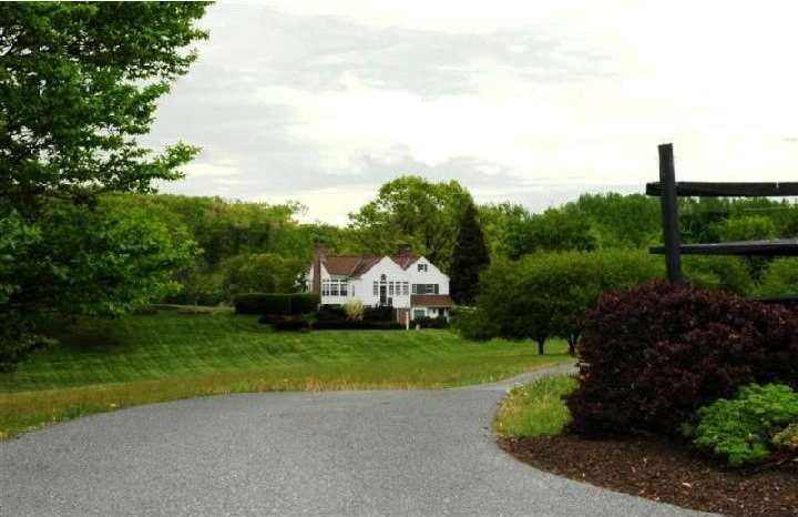 621 Mount Penn Rd, Reading, PA 19607 - photo 1