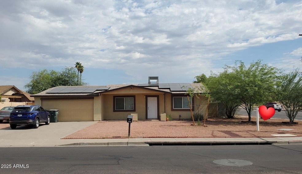 Dobbyn Front yard heart sign