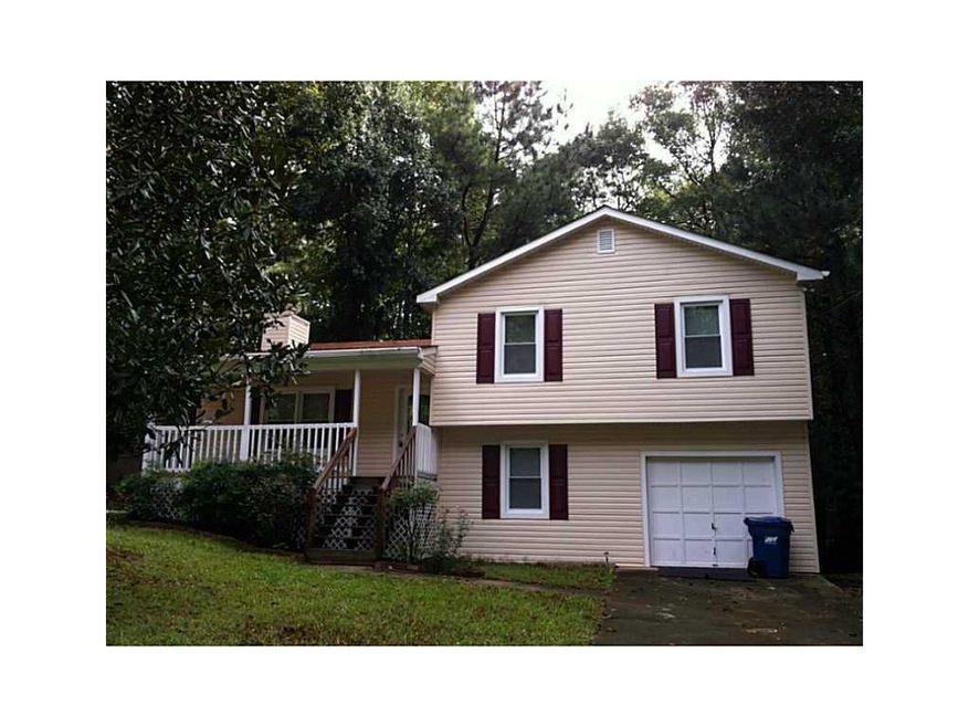 Exterior Front. VINYL SIDING FOR EASY CARE!