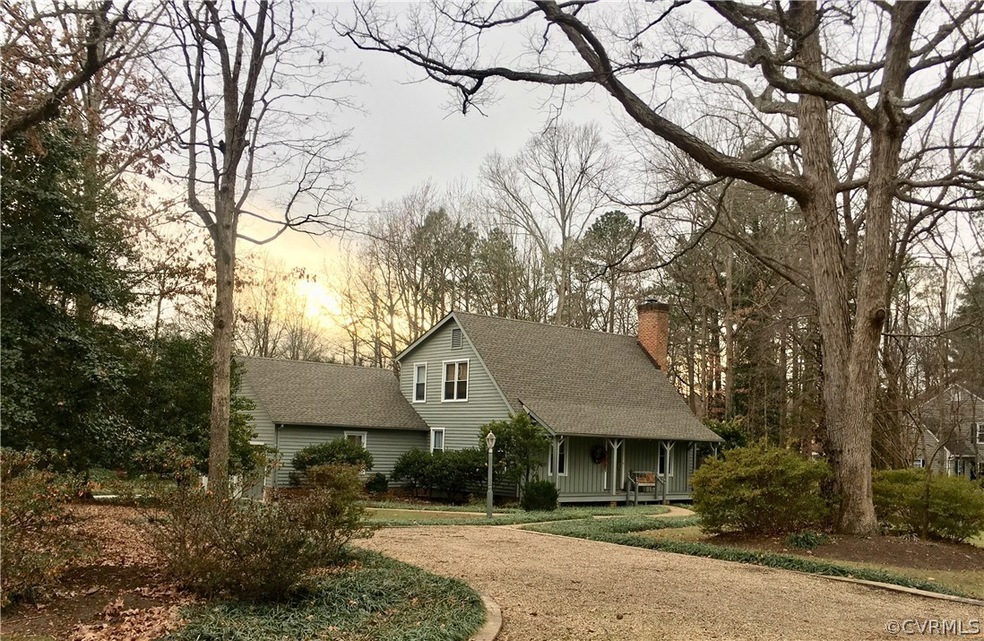 So much curb appeal!  Lots of parking options with