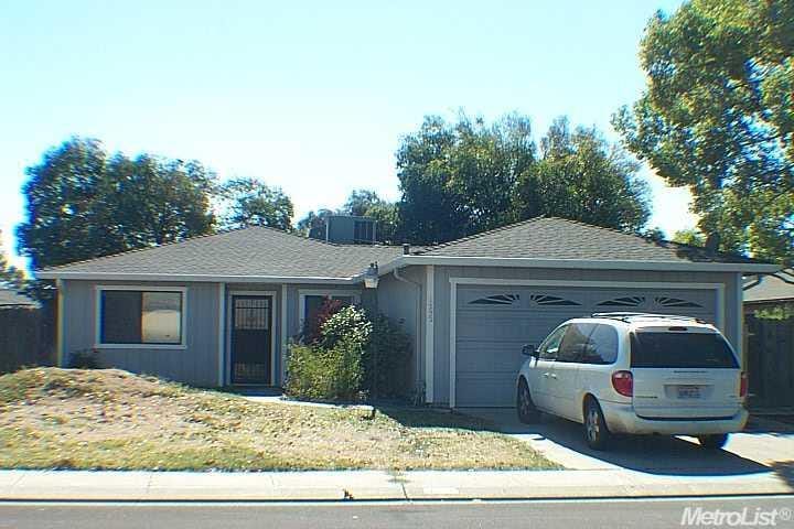 1252 Parkview St, Manteca, CA 95337 - photo 1