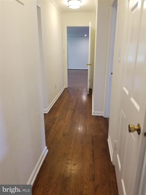 8440 Chapelwood Ct, Annandale, VA 22003 - photo 1