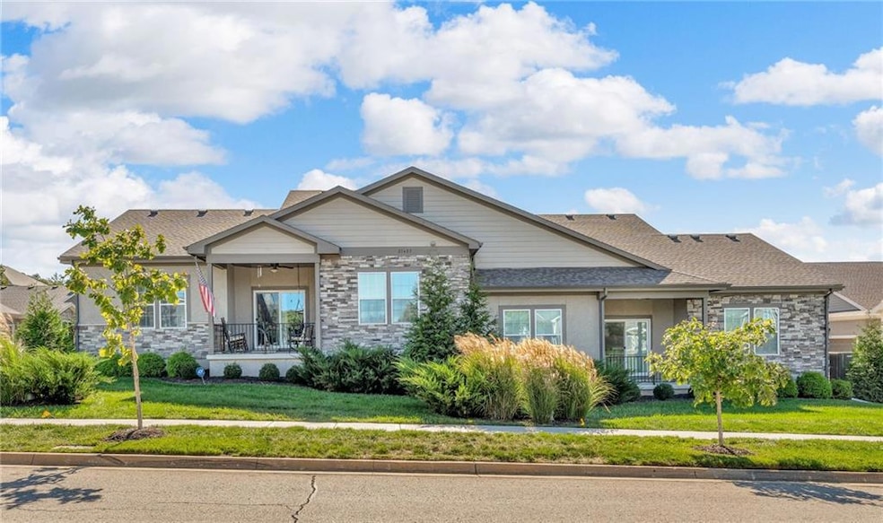 21607 W 120th St unit 3700, Olathe, KS 66061 - photo 1