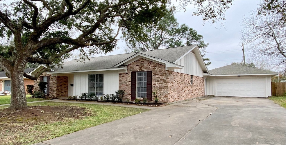 2708 Encino Ave, Bay City, TX 77414 - photo 1