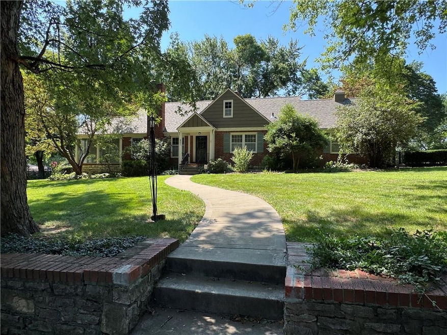 801 E Manor Rd, Independence, MO 64055 - photo 1