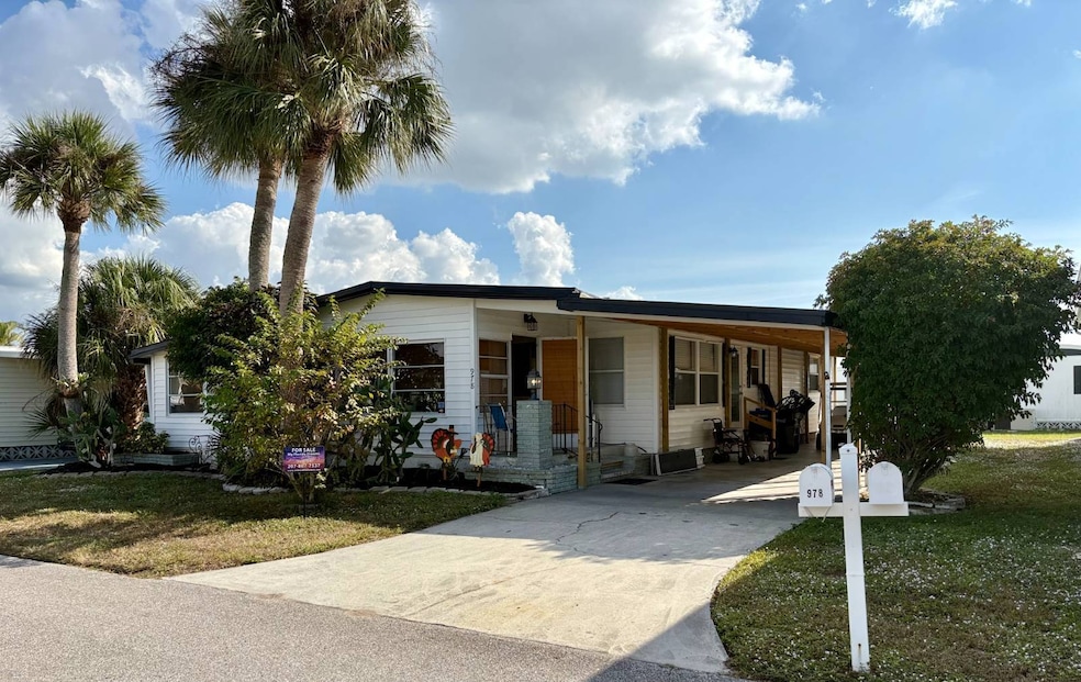 978 Guadalupe E, Venice, FL 34285 - photo 1