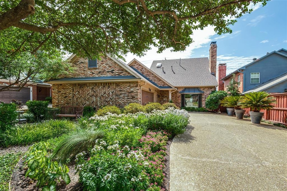 2706 Lawtherwood Ct, Dallas, TX 75214 - photo 1