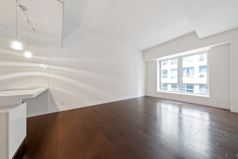 District unit 521, New York, NY 10038 - photo 1