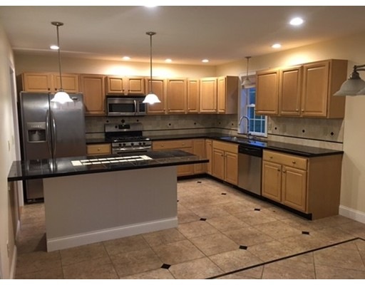 174 Pendleton Ave, Chicopee, MA 01020 - photo 1