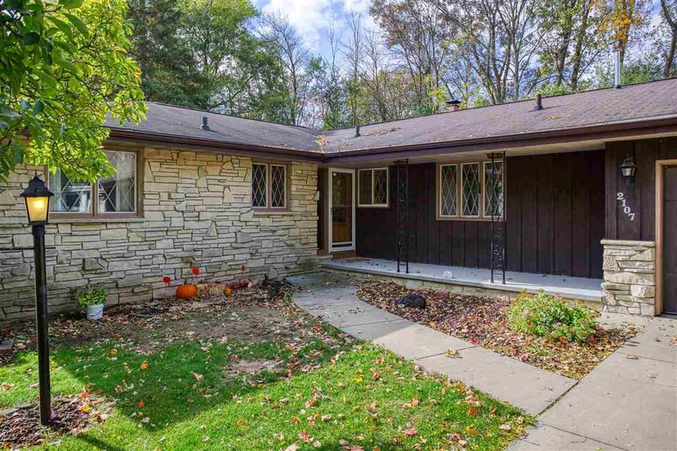 2107 N Birchwood Ave, Appleton, WI 54914 - photo 1