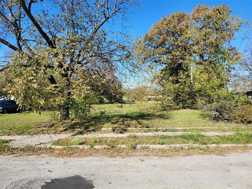 110 W Weatherford St, Weatherford, TX 76086 - photo 1