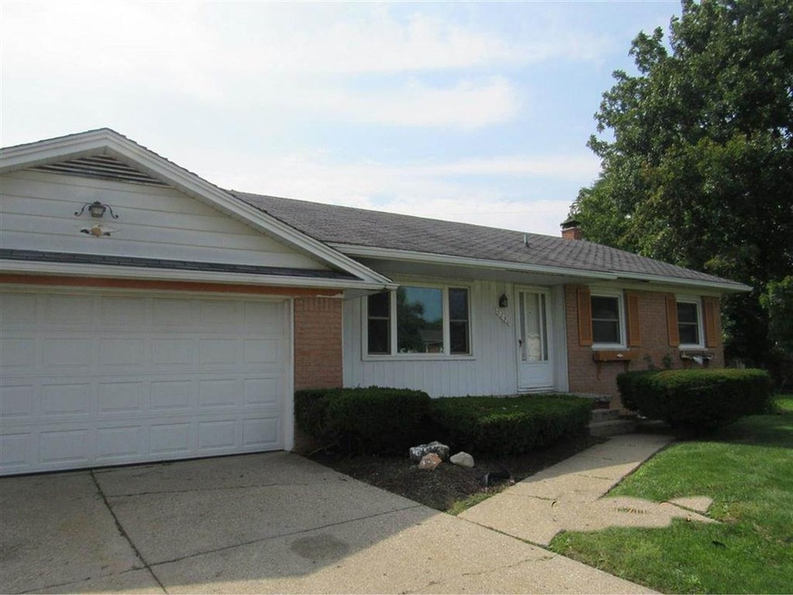 3296 Tall Oaks Ct, Flint, MI 48532 - photo 1