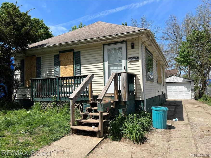 1507 Illinois Ave, Flint, MI 48506 - photo 1