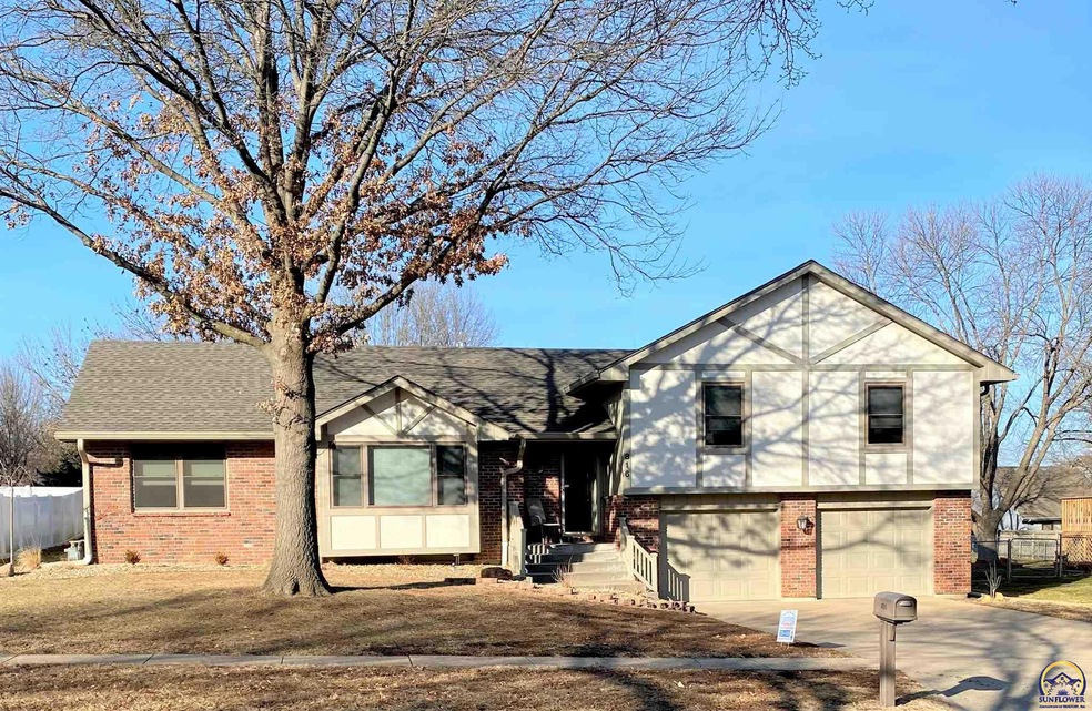 816 SE 42nd Terrace, Topeka, KS 66609 - photo 1