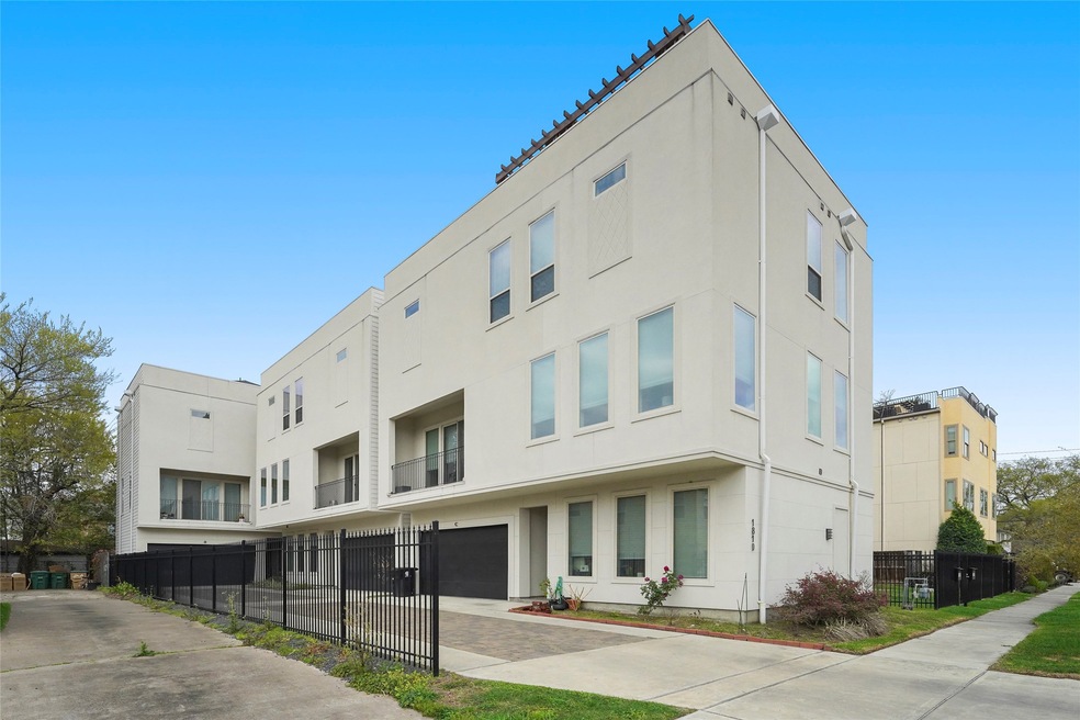 1810 Branard St unit B, Houston, TX 77098 - photo 1