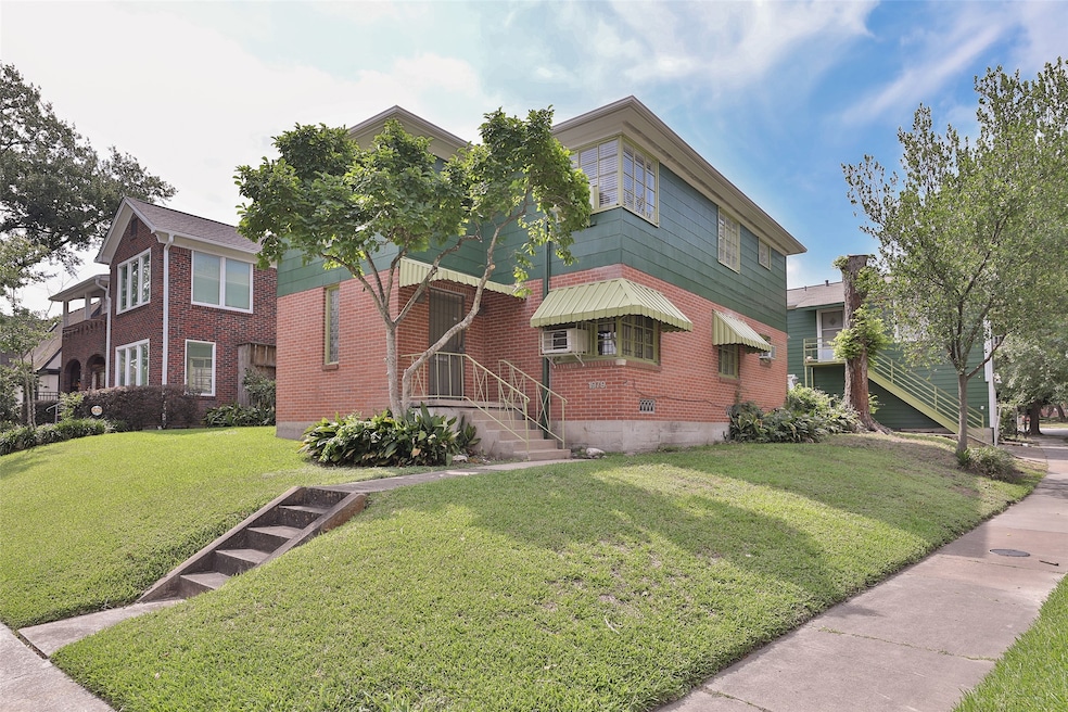 2 Bedroom, 1 bath upstairs apartment minutes from
