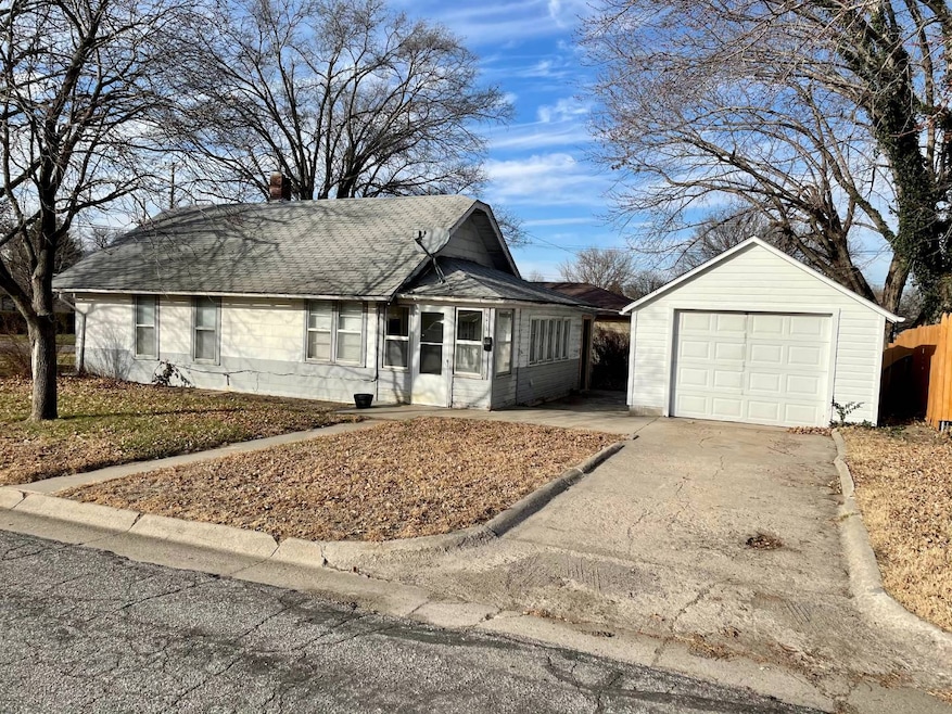 1623 Cedar St, Concordia, KS 66901 - photo 1