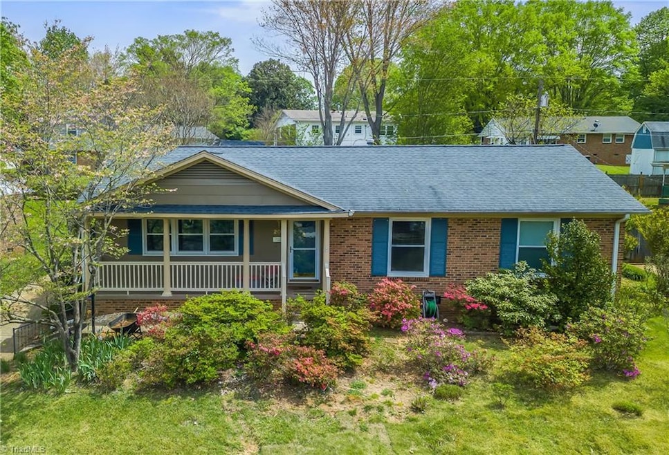 205 Foxcroft Dr, Winston Salem, NC 27103 MLS 1139789