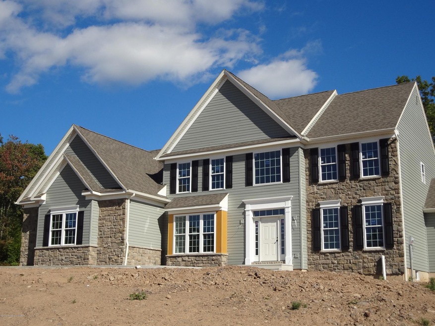 1103 Woodberry Dr, Mountain Top, PA 18707 - photo 1