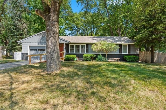 907 NW B St, Blue Springs, MO 64015 - photo 1