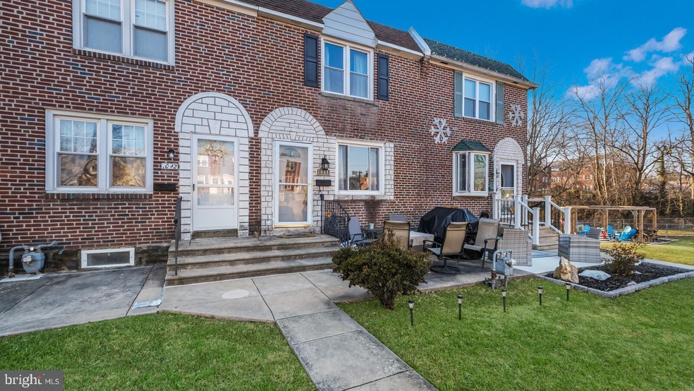 1044 Brookwood Ln, Glenolden, PA 19036 - photo 1