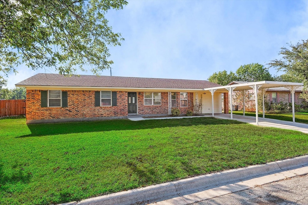 1113 Kent Dr, Gainesville, TX 76240 - photo 1