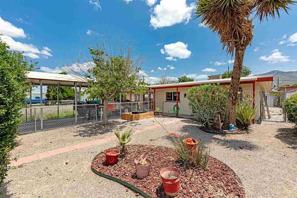 806 Madison Ave, Alamogordo, NM 88310 - photo 1
