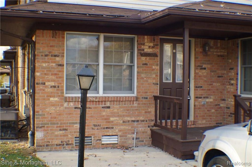 Corner end unit with private entry ranch style con