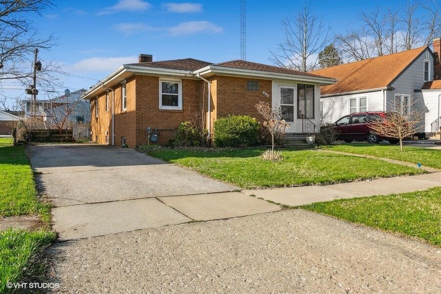 01_714BothamAve_2003_LowRes