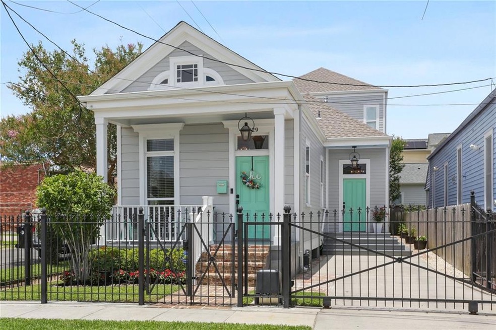 Renovated in 2015 w/camel back addition.