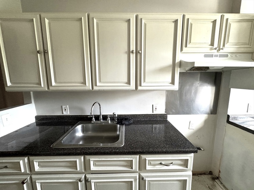 15 Huss Ct unit 305, Lynn, MA 01905 - photo 1