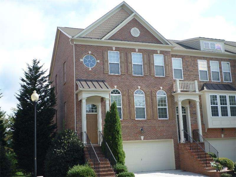 End unit home in prime location within the communi