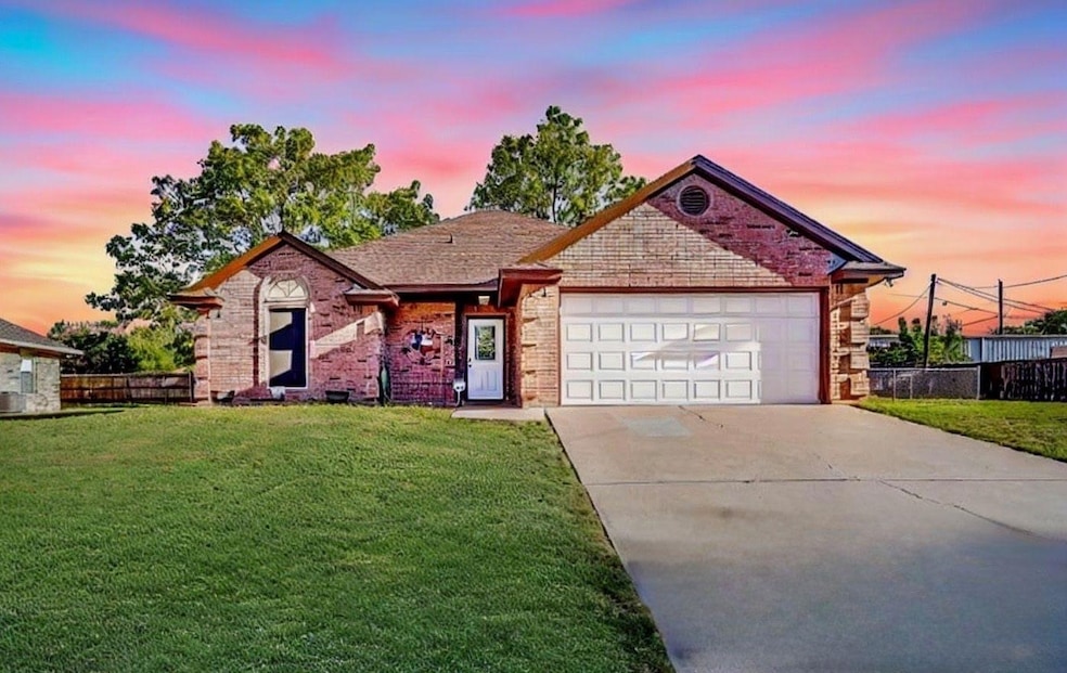 1611 Patti Place, Weatherford, TX 76086 - photo 1