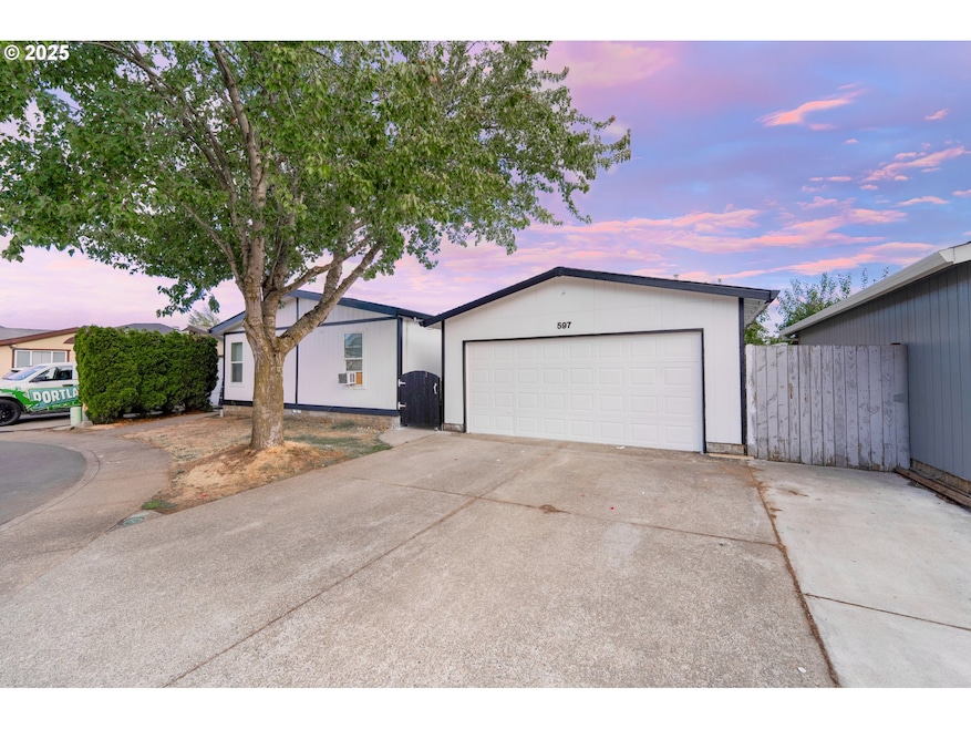 597 Barley St, Woodburn, OR 97071 - photo 1